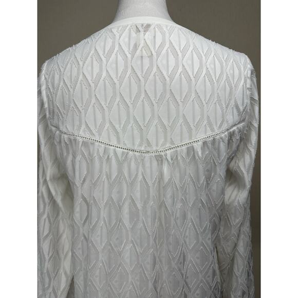 Chico's Size 00/XS White Sheer Long Sleeve Blouse V Neck Texture Classic Beach - Picture 8 of 16